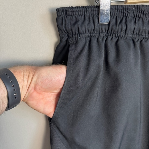 Reebok Men's Lightweight Running Gym Shorts Black Large Pockets Drawstring - Picture 2 of 12